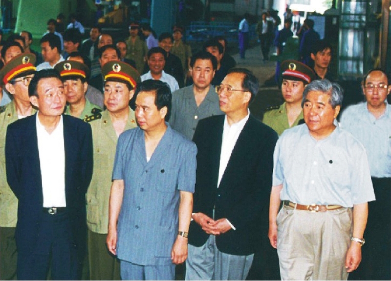 1999年党和国家向导人吴邦国、曾培炎、陕西省向导李开国、程安东来南宫NG28视察