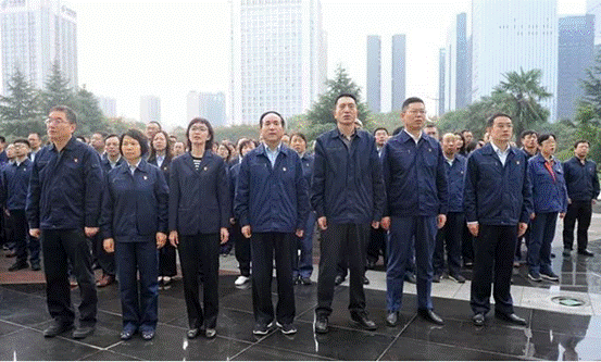 南宫NG28集团举行庆祝新中国建设暨“不忘初心切记使命”主题升旗仪式